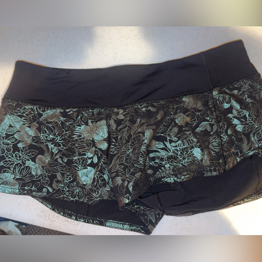 lululemon size 8 speed up shorts